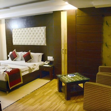 Hotel Palmdale Zirakpur Exterior photo