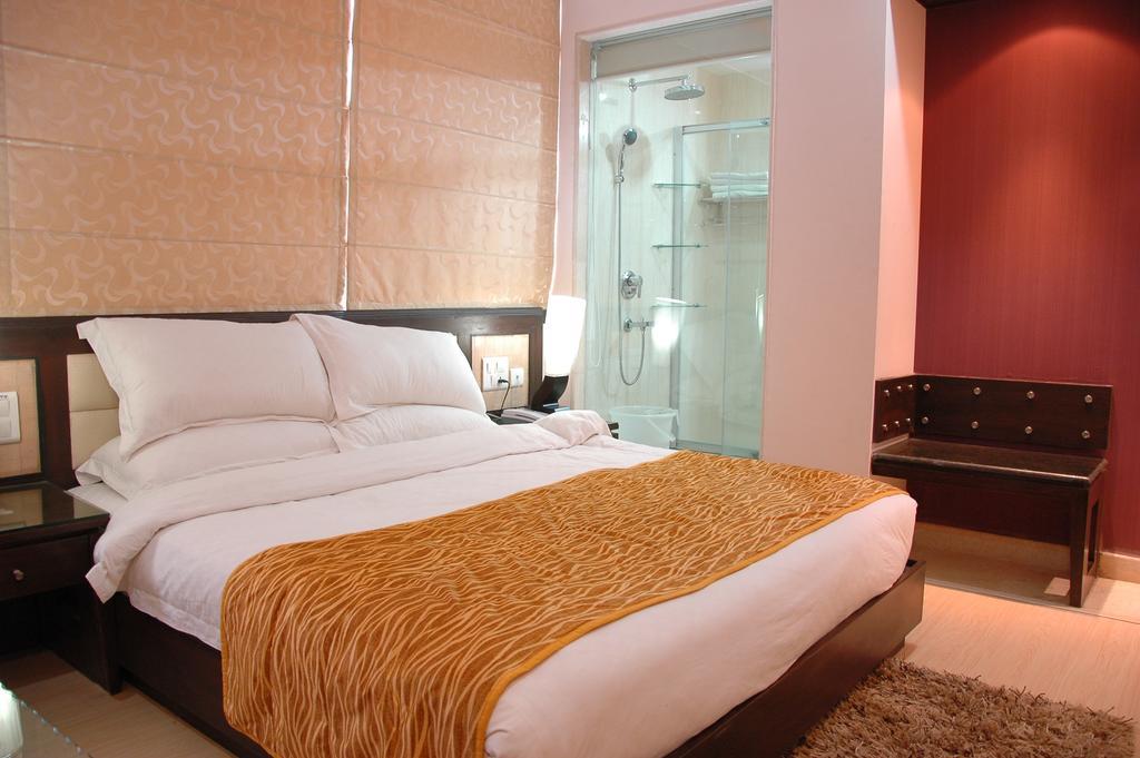 Hotel Palmdale Zirakpur Exterior photo
