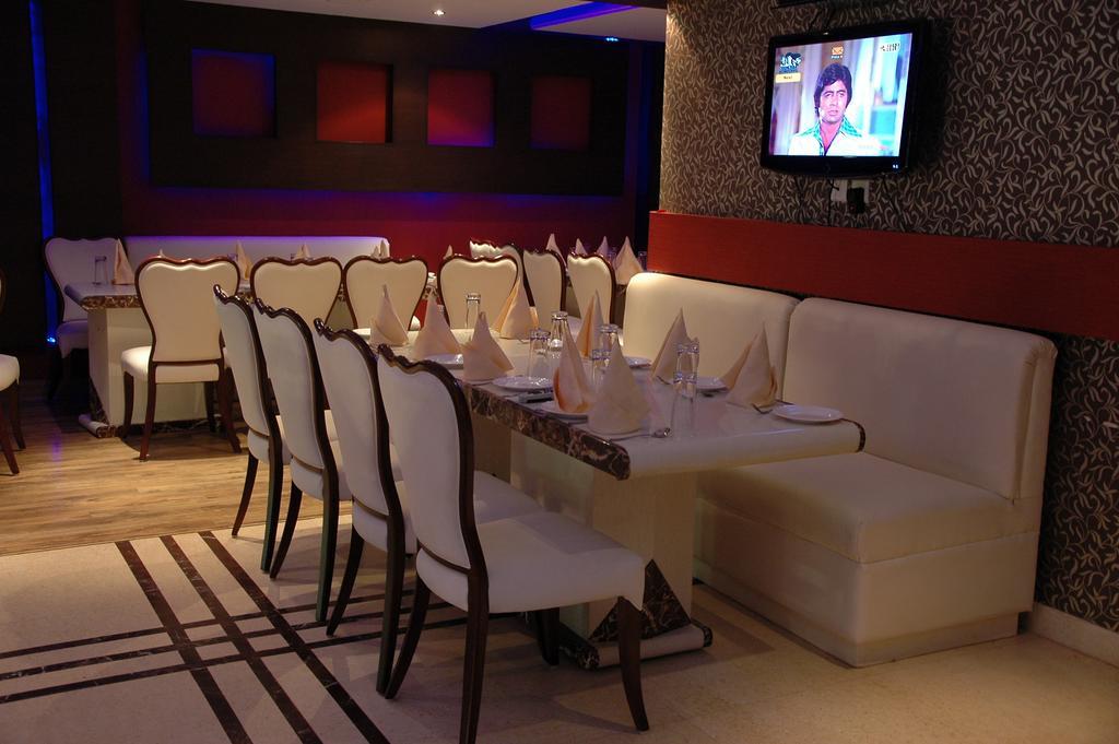 Hotel Palmdale Zirakpur Exterior photo