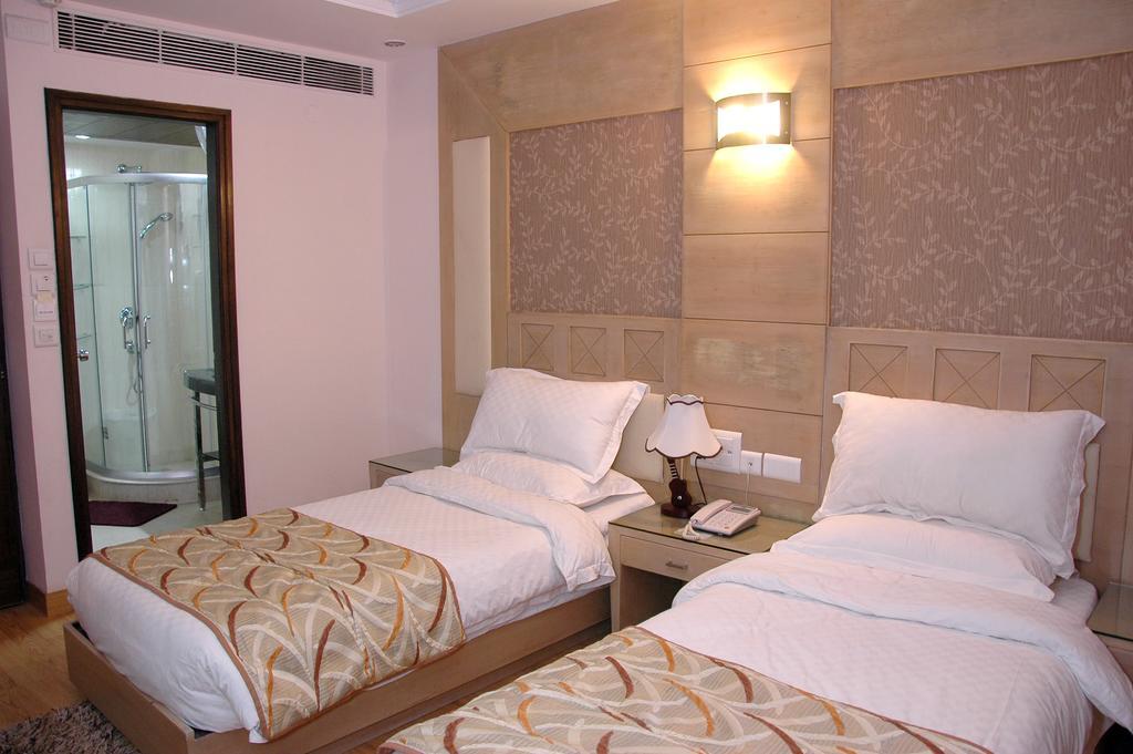 Hotel Palmdale Zirakpur Exterior photo