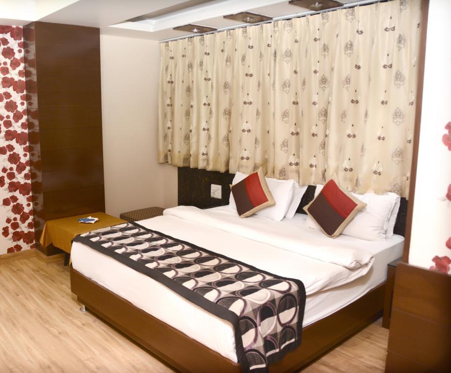 Hotel Palmdale Zirakpur Room photo