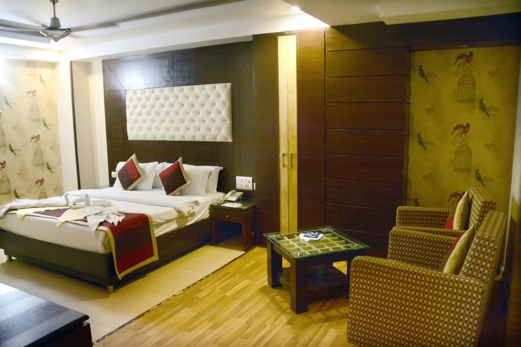 Hotel Palmdale Zirakpur Exterior photo