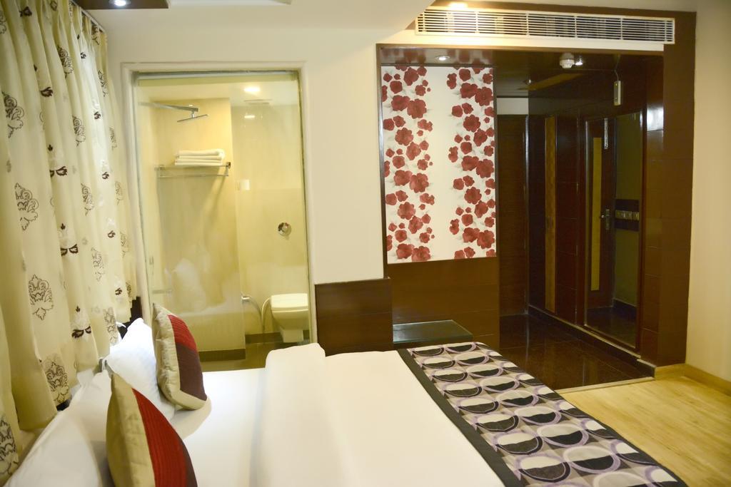 Hotel Palmdale Zirakpur Room photo
